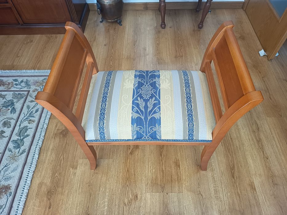 Banco de quarto estilo antigo