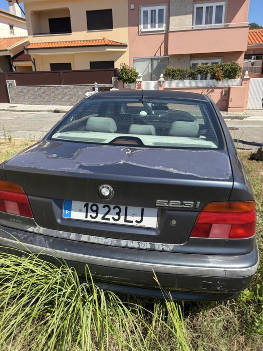 Bmw 523i.