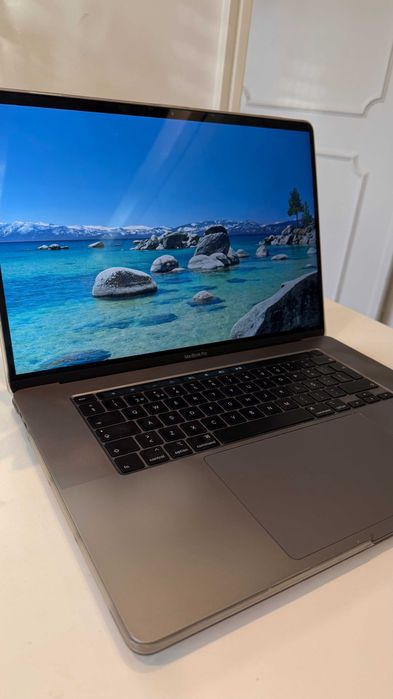 Macbook Pro 16" 2019, 2,6GHZ Intel Core i7 6-Core, 16GB, 512 SSD, excelente estado! Cinzento espacial, único dono, muito bem cuidado!