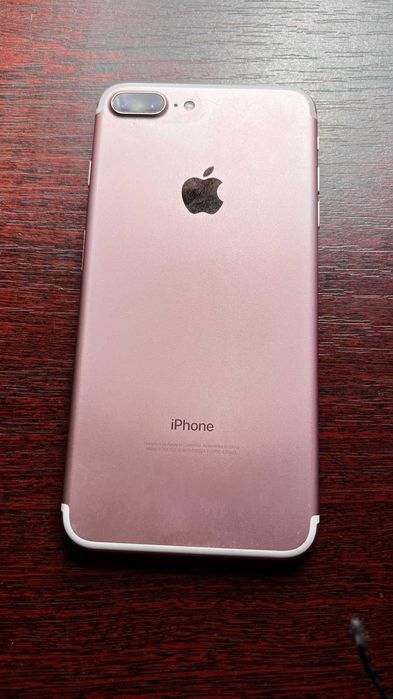 Телефон рожевий Apple Iphone 7 plus  32GB Rose Gold