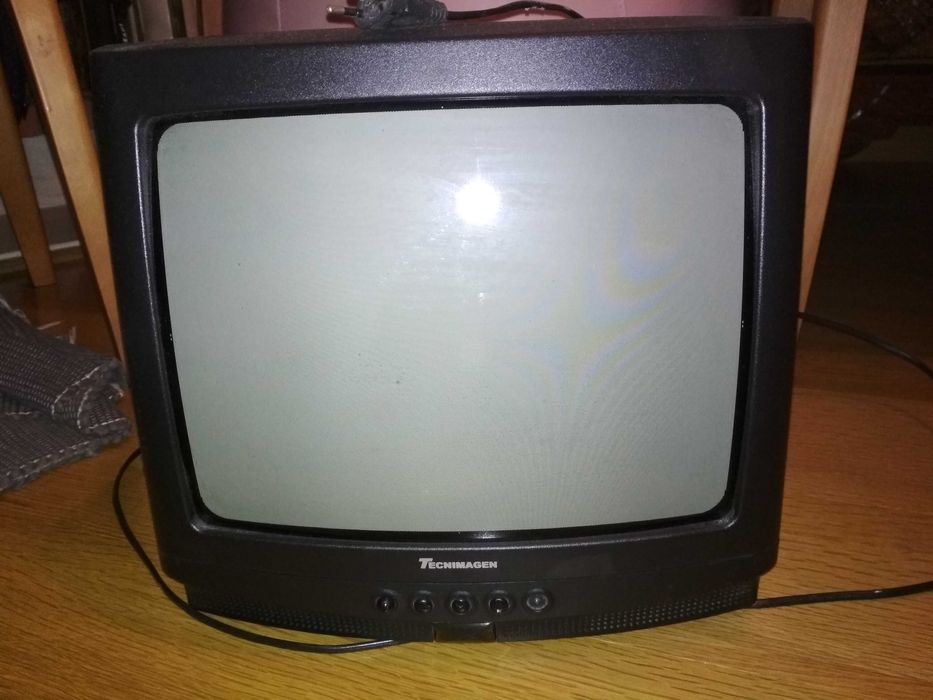 Television in excellent condition, like new64740382280065120