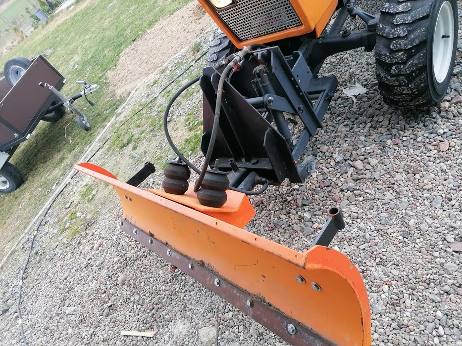 Traktorek iseki japoński glebogryzarka iseki, pług spych