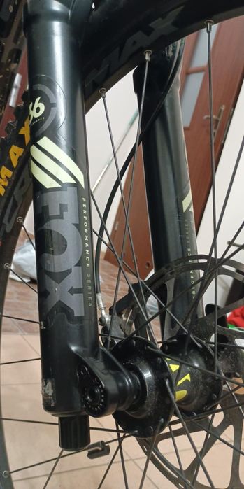 Fox 36 pod kolo 27.5, skok 180mm