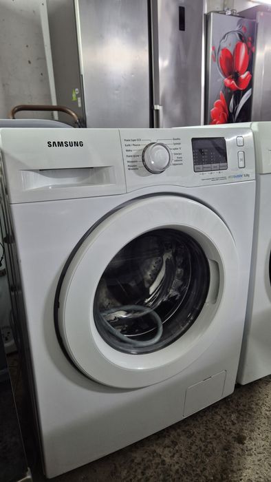 Продам дешево пральну машинку Самсунг вузька глибина 45 см ,на 6 кг бу