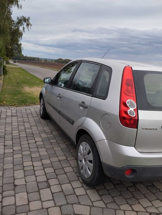 Ford Fiesta ( automat )