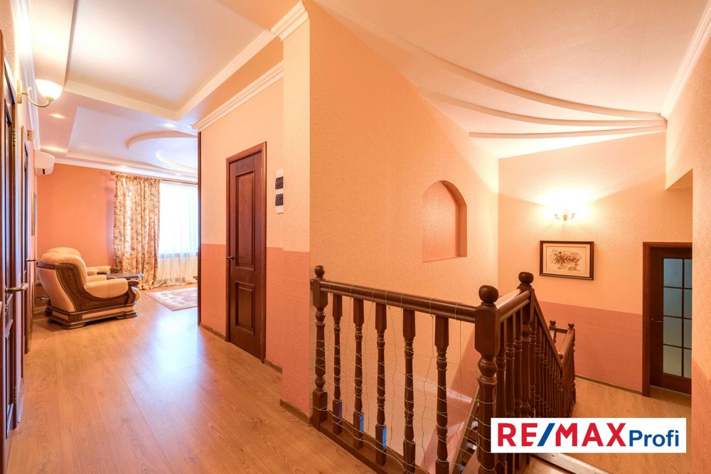 Будинок 450 м2, ремонт, цоколь , басейн, 12 соток  в с. Глеваха (село)