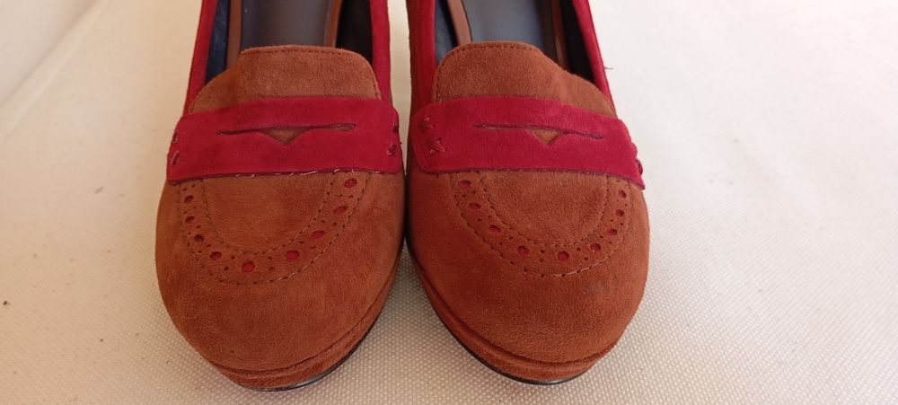 Sapatos de salto alto castanho camurça Carma