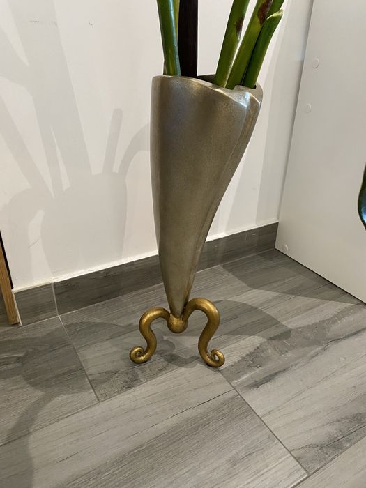 Vaso decorativo com flores artificiais