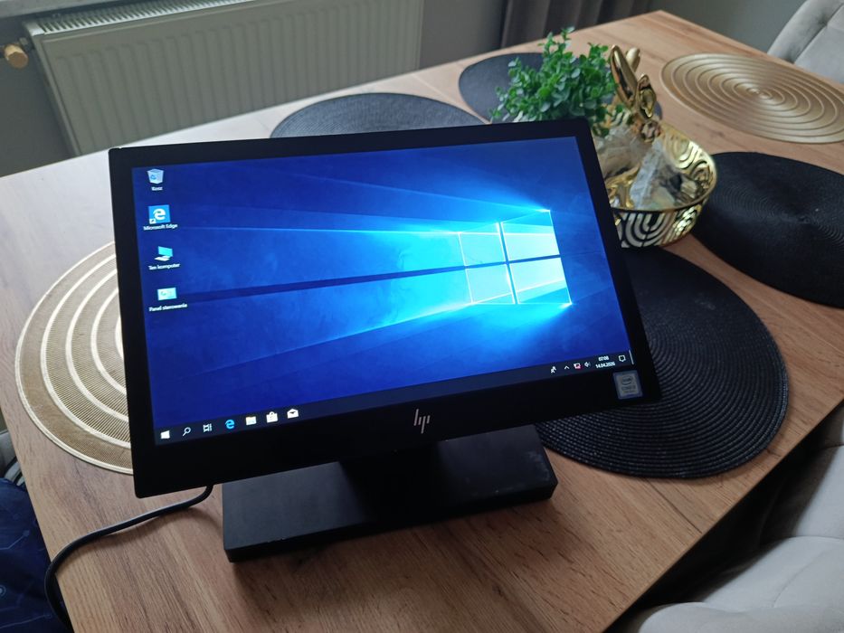 HP Engage one basic i3-7100U ,8GB