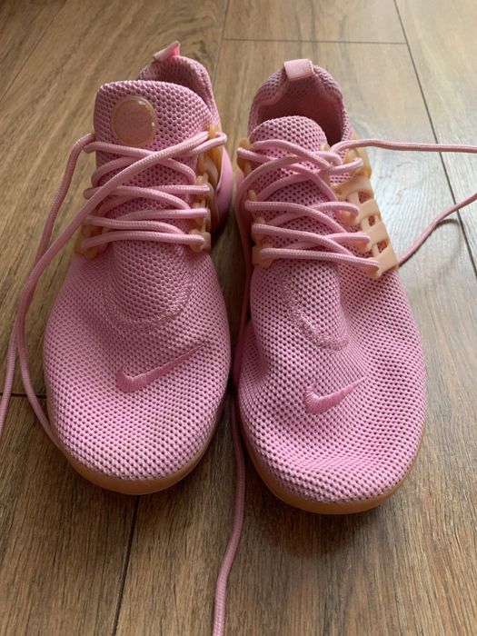 Продам спортивні кросівки Nike