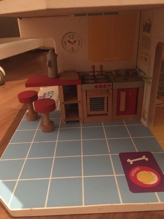 Casa de bonecas usada