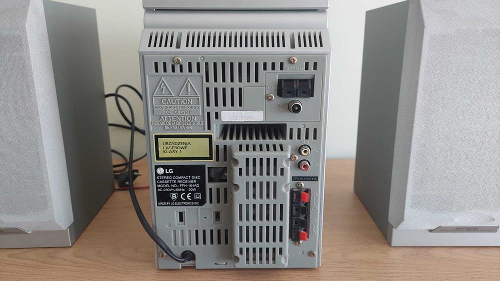 Mini wieża LG z kaseta,CD,radio cyfrowe , głośniki