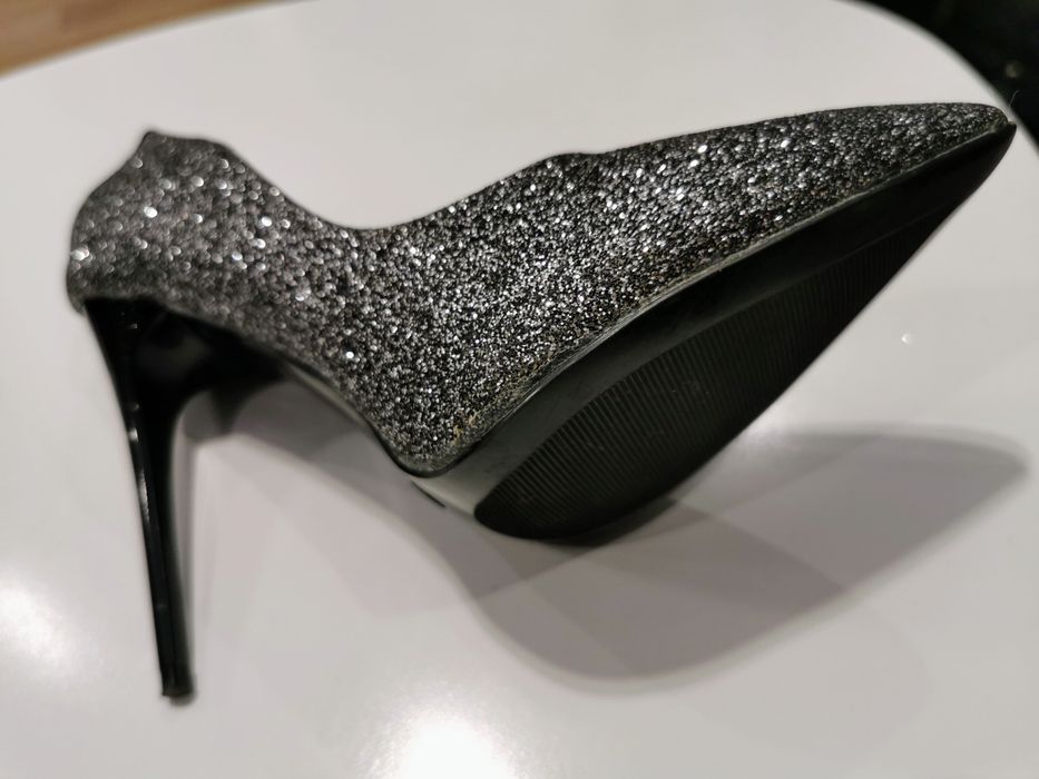 Szpilki srebrne brokatowe eleganckie,