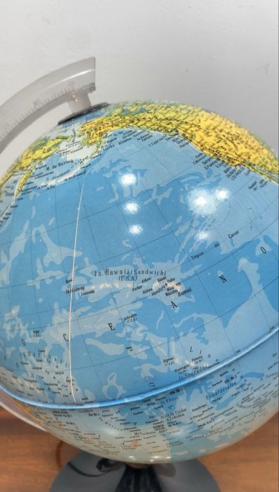 Globo terreste iluminado.