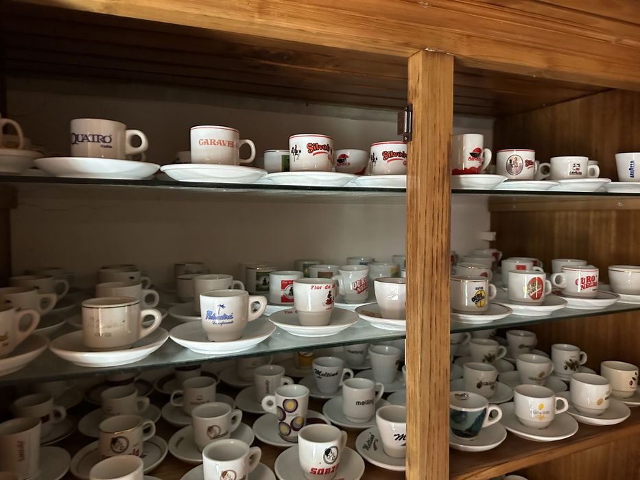 Coleção de 1260 Chávenas de Café - 40 anos