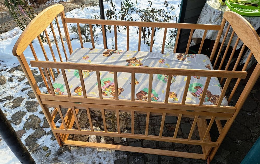 Продам ліжко дитяче з матрасом