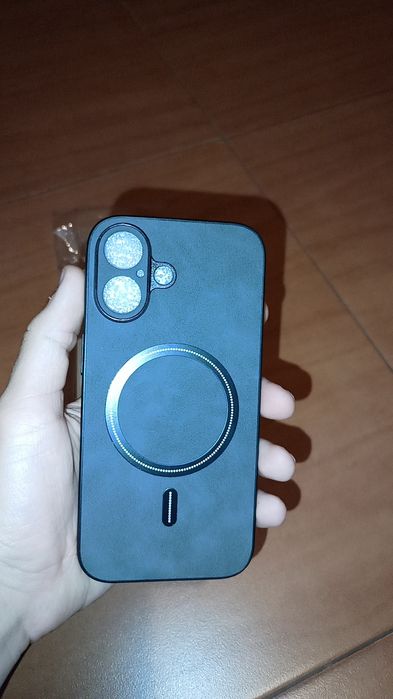 Capa preta IPhone 16