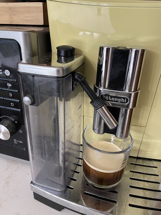 Ekspres DeLonghi Primadonna S wadliwy cappuccinator