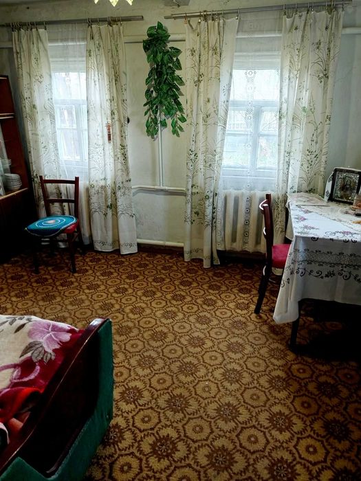Продається половина будинку