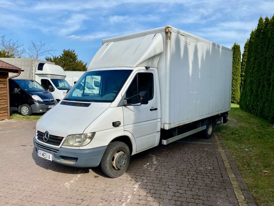 Wypożyczalnia samochodów dostawczych, windy, kontenery plandeki i inne