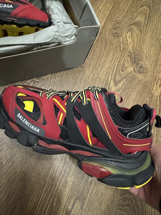 Нові Balenciaga Track