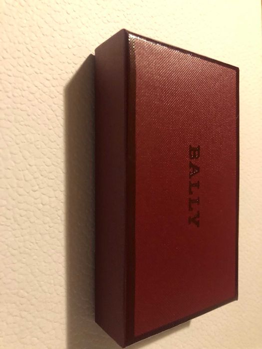 kartonik firmy BALLY