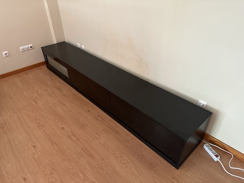 Móvel preto de TV