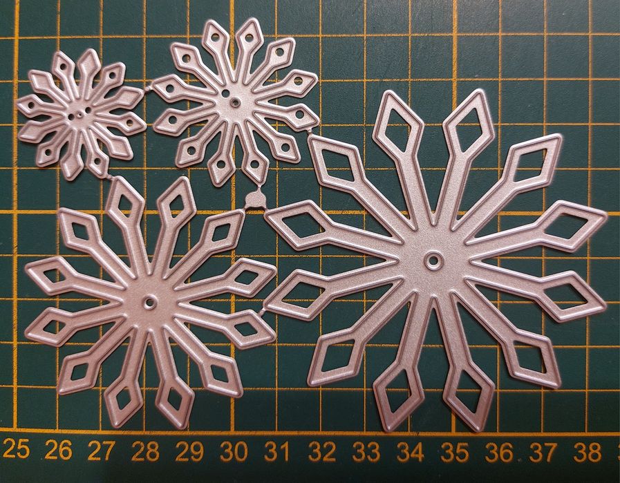 2063. Wykrojniki scrapbooking