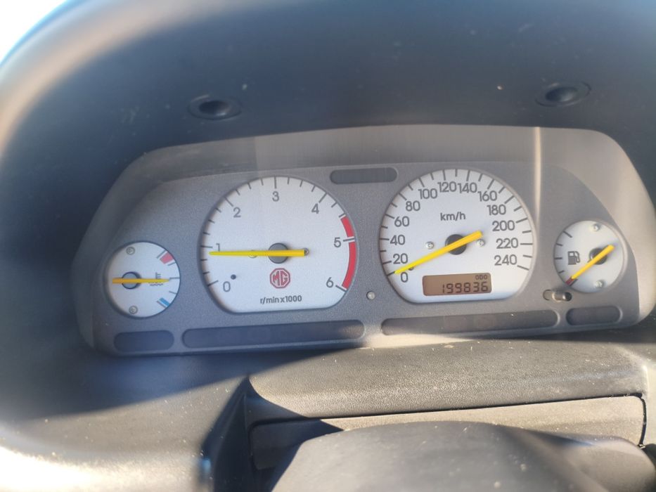 MG ZR 2.0 TD ( 5 lugares)