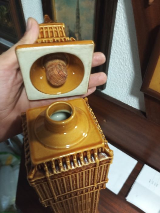 Garrafa Colecionável de Porcelana "Big Ben" – Scotch Whisky