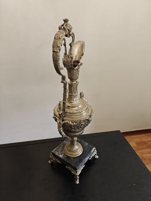 Jarra em bronze em excelente estado