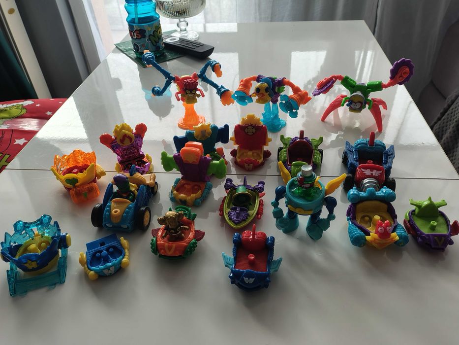 Figurki duże super Zinks.