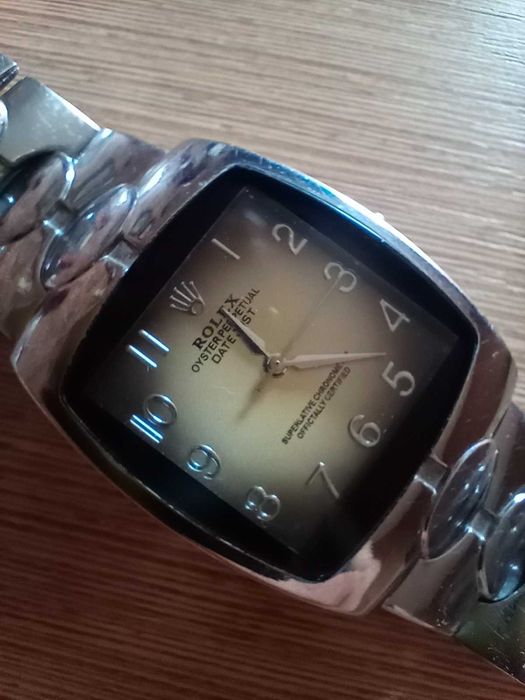 Часы Rolex кварцевые.