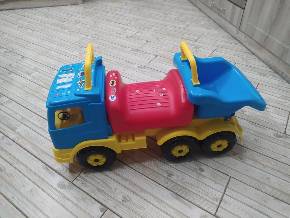 Машинка толокар для хлопчиків