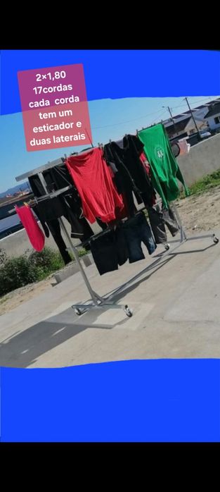 Estendais novos galvanizados com rodas, são desmontáveis.