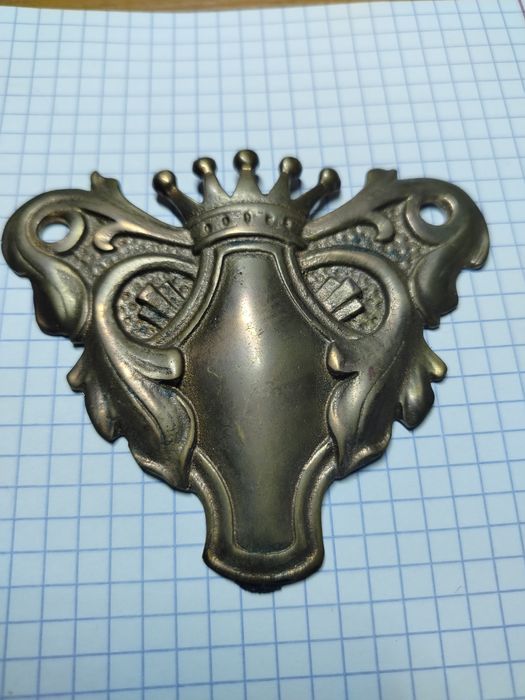 Корона над щитом накладка герб релігійні.