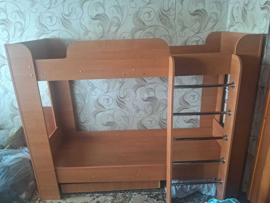 Продам 2-х ярусную кровать