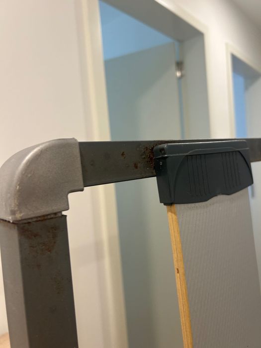 Estrado de cama com pernas só que tiramos