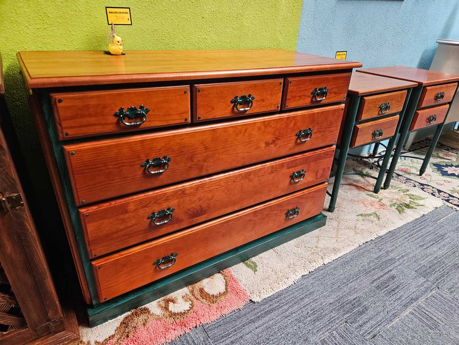 Cómoda em madeira maciça com acabamento em ferro - ópti