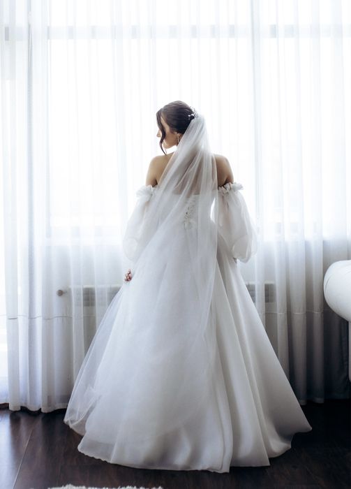 Продам весільну сукню