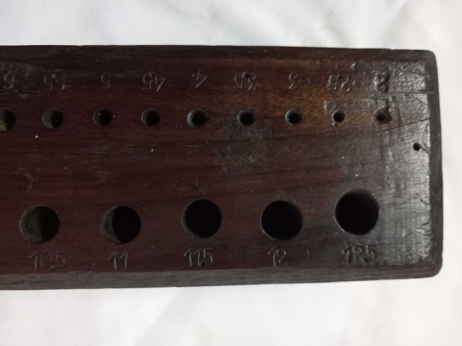 Cepo - Em madeira para brocas com os orifícios numerados