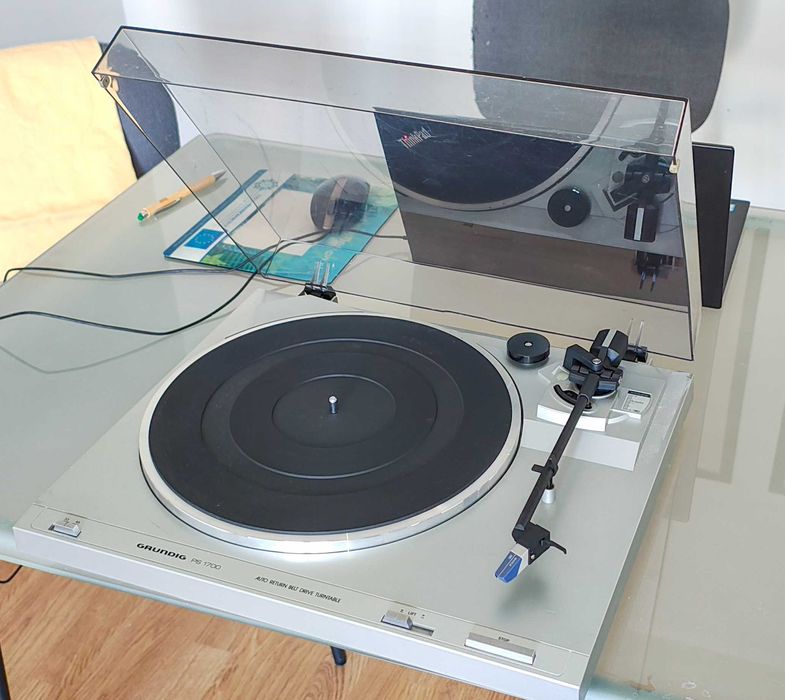 Grundig PS 1700 gramofon produkcja Technics Made in Japan  + przedwzma