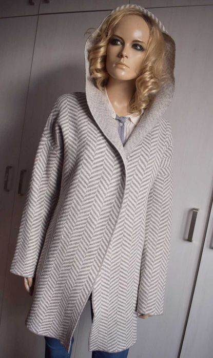 Sweter M L 38 kardigan z kapturem narzutka niezapinany długi płaszcz
