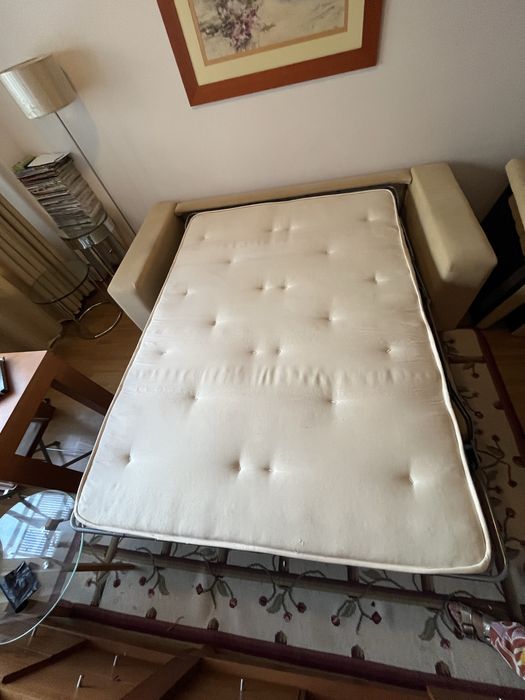 Sofá Bege com Cama