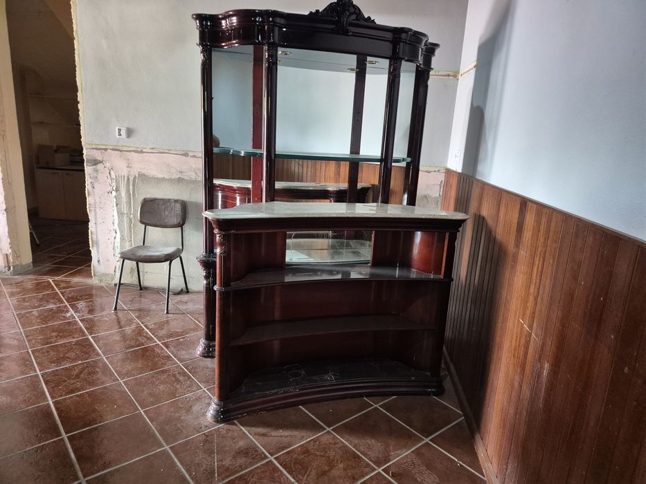 Bar com 2 bancos