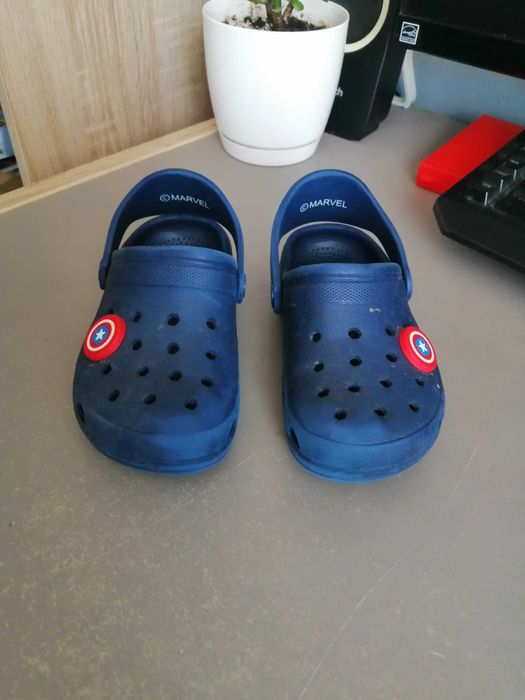 Klapki/kroksy chłopięce r.25
