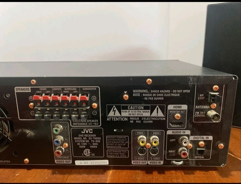 Sistema DVD Digital Theater 5.1 
1200w com 4 colunas + 2 subwoof