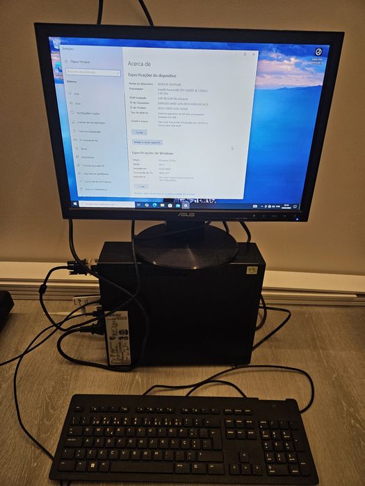 Computador Fujitsu + teclado + monitor + USB wifi