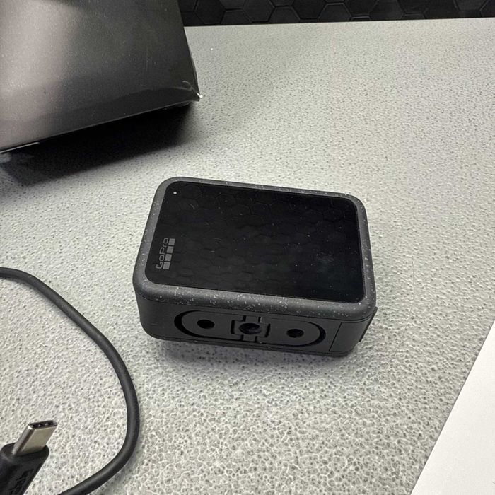 Gopro 12 Hero Black + caixa carregadora + 2 baterias extra