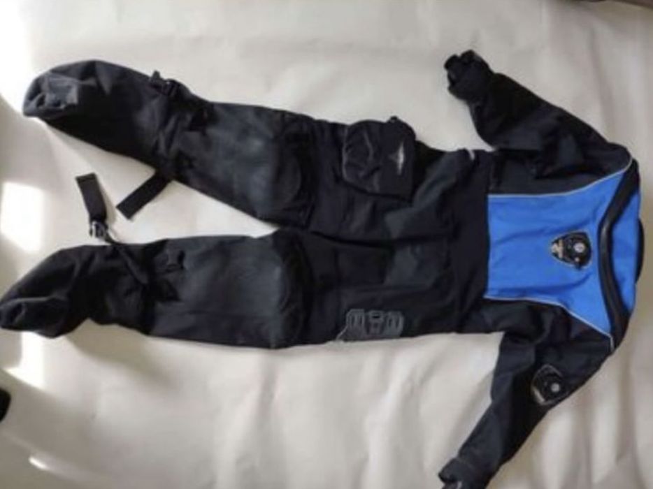 Fato seco de mergulho